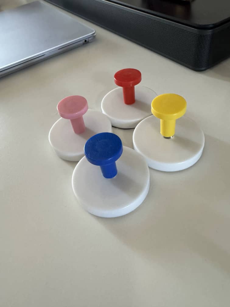 Lior Marino - Rotating Vacuum Suction Wall Hook (Pack of 4)